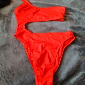 Cut out Bathing suit
